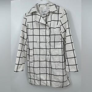 Max Mara Women’s Trench Coat Size L lined, side pockets